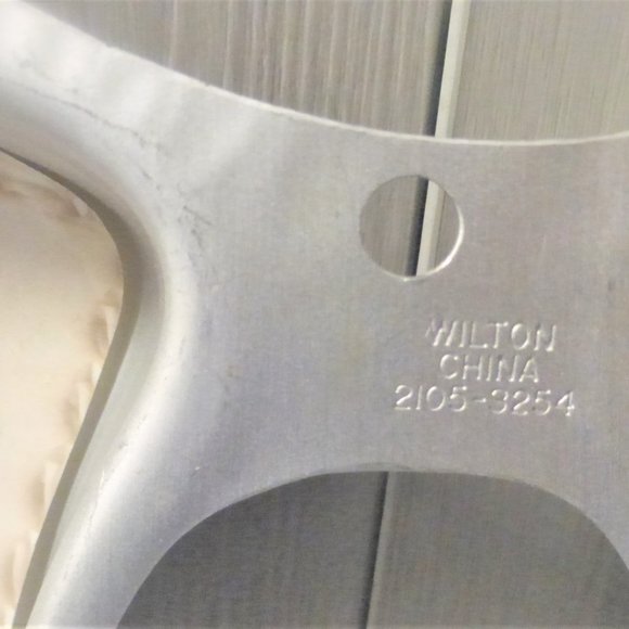 BNA 2005 Wilton HORSESHOE Cake Pan #3254 Baking Pan Birthday Good Luck Bakery - Picture 2 of 5